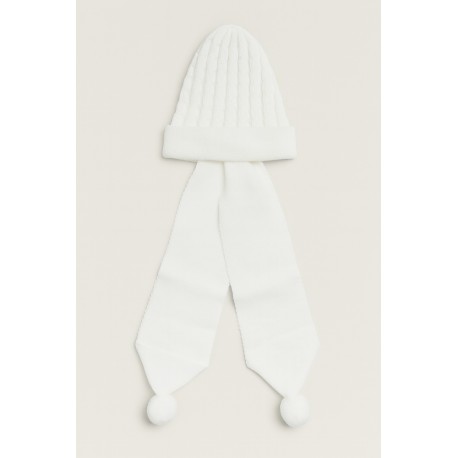 Gorro de trenzas con bufanda